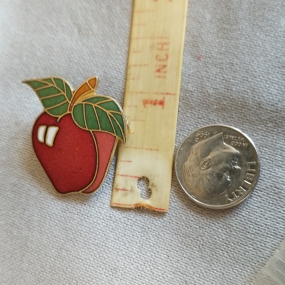ENAMEL CLOISONNE Apple pin Vintage - Picture 2 of 4